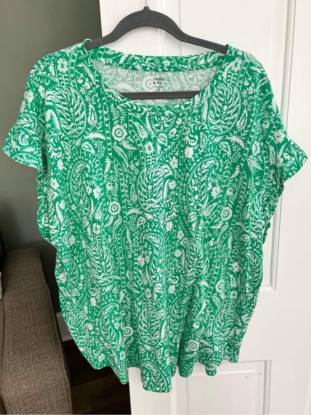 Crown & Ivy Flutter Sleeve Knit Top 3 X Green White Paisley Floral